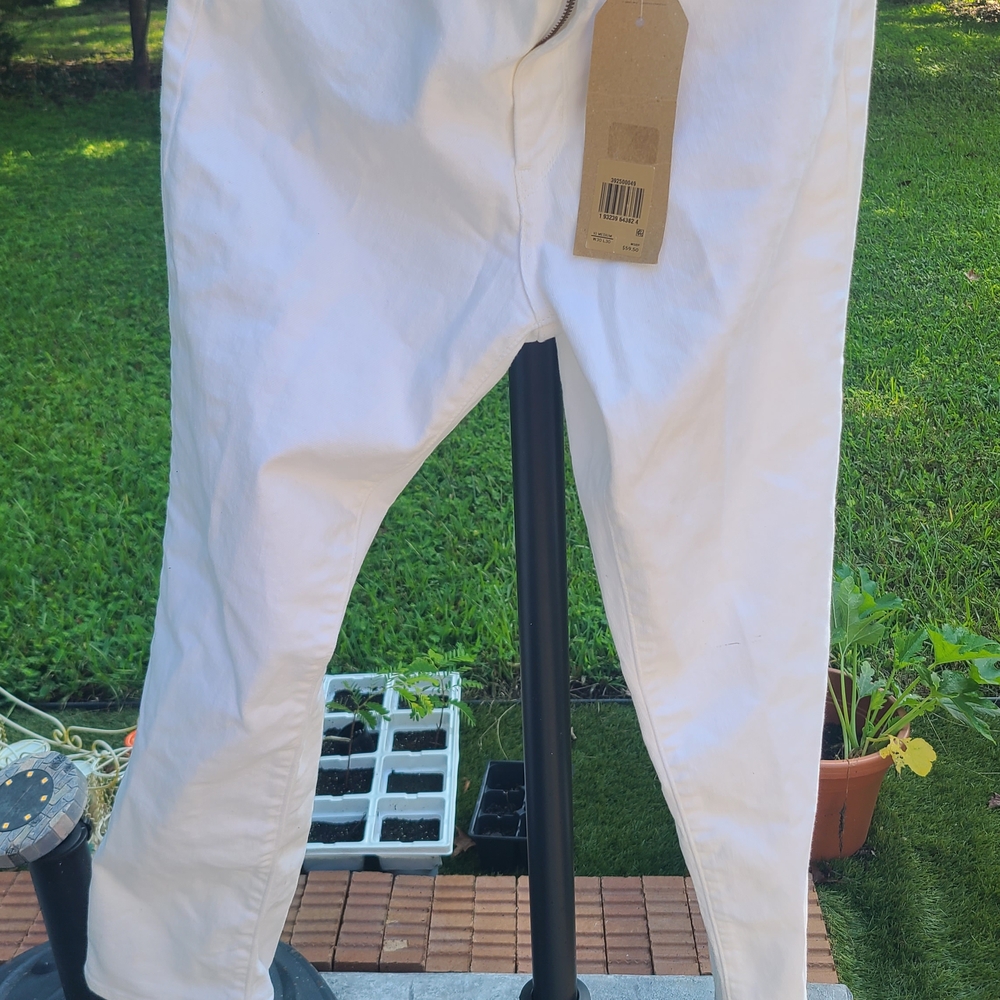 Levi's Classic Straight White Pants